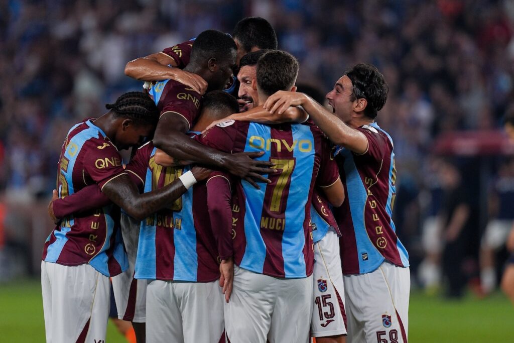 Salah-Doppelpack im Papara Park: Trabzonspor triumphiert nach packendem Schlagabtausch gegen Basaksehir Salah-Doppelpack im Papara Park: Trabzonspor triumphiert nach packendem Schlagabtausch gegen Basaksehir