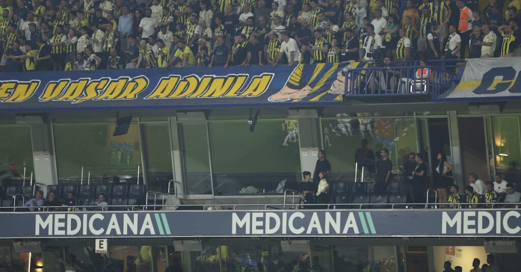 Gerichtsurteil sorgt für Eskalation bei Fenerbahce: Acun Ilicali und Vereinsführung liefern sich epische Schlammschlacht um Loge 217 Gerichtsurteil sorgt für Eskalation bei Fenerbahce: Acun Ilicali und Vereinsführung liefern sich epische Schlammschlacht um Loge 217