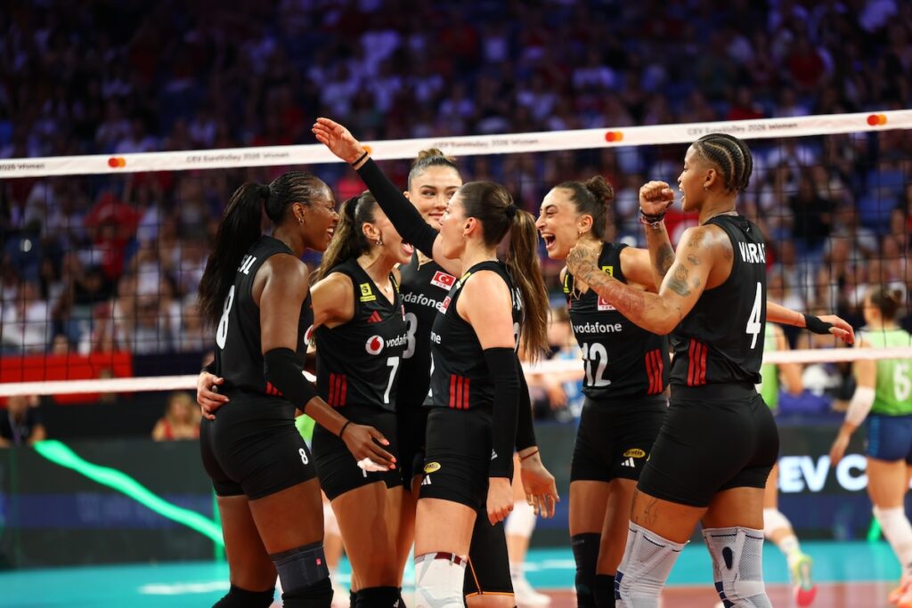 Sultaninnen des Netzes mit zweitem Sieg auf Kurs: Türkeis Volleyballerinnen bezwingen Slowenien nach Satzverlust