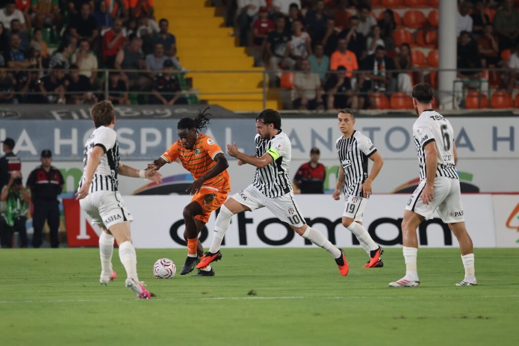 Makellose Serie gerissen: Alanyaspor schockt Besiktas – Erste Pleite und erstes Gegentor der Saison Makellose Serie gerissen: Alanyaspor schockt Besiktas – Erste Pleite und erstes Gegentor der Saison