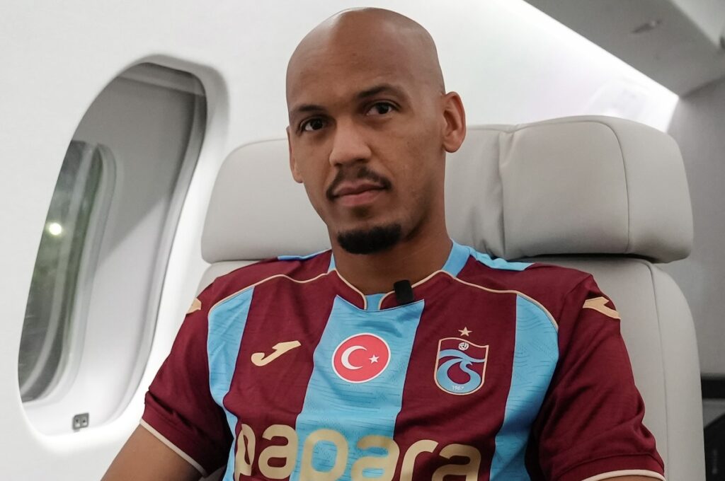 Fabinho vor Landeanflug auf Trabzon mit emotionaler Botschaft an die Fans Fabinho vor Landeanflug auf Trabzon mit emotionaler Botschaft an die Fans
