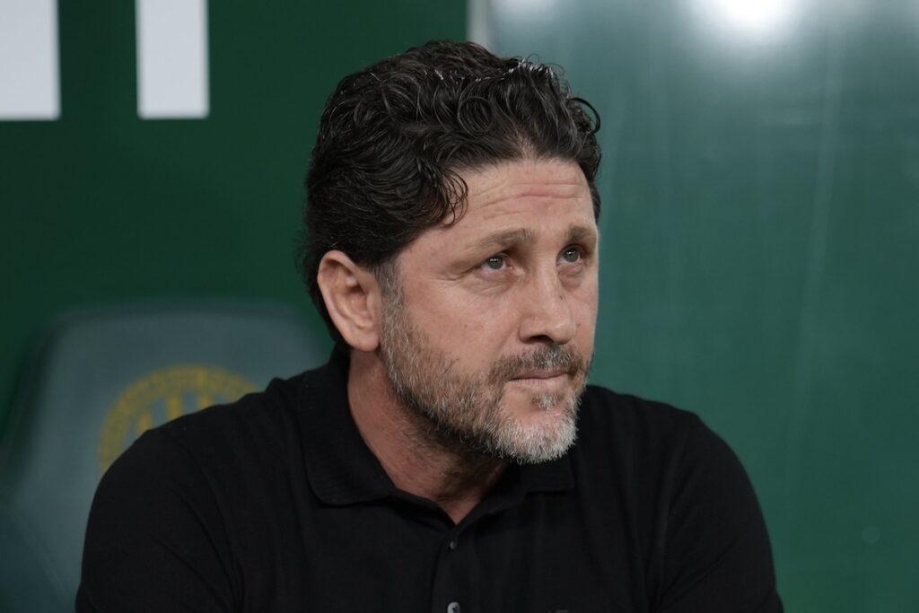 Schock nach Europa Leagua-Schmach: Trabzon-Trainer Tekke tritt zurück – Vorstand lehnt Rücktritt ab Schock nach Europa Leagua-Schmach: Trabzon-Trainer Tekke tritt zurück – Vorstand lehnt Rücktritt ab