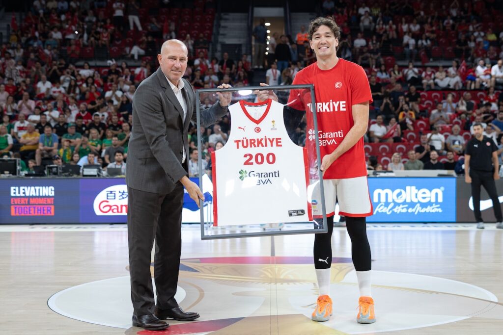 Gala-Auftritt in der WM-Quali: Türkei überrollt Litauen 94:66 – Cedi Osman mit 200. Länderspiel Gala-Auftritt in der WM-Quali: Türkei überrollt Litauen 94:66 – Cedi Osman mit 200. Länderspiel