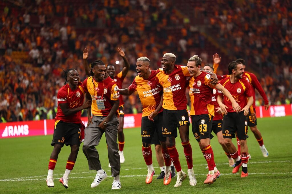 Fünf-Tore-Spektakel in Istanbul: Galatasaray besiegt Göztepe nach VAR-Drama – Leao-Hype im RAMS Park