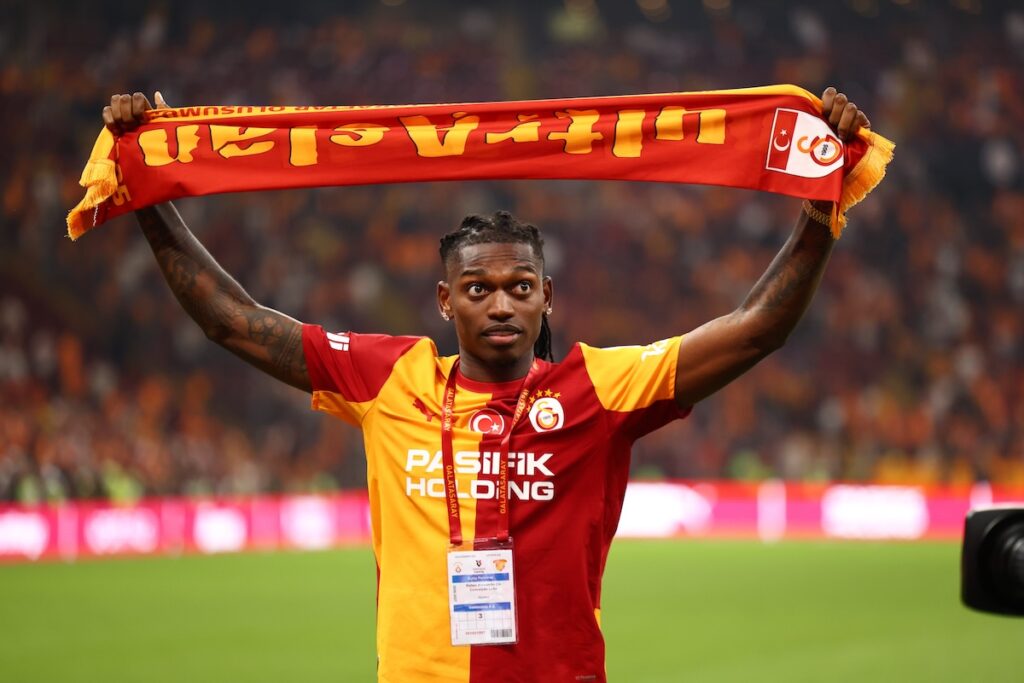 Galatasaray dreht auf dem Transfermarkt auf: Video-Willkommen für Rafael Leao, Boteli-Flirt & Akcicek-Coup