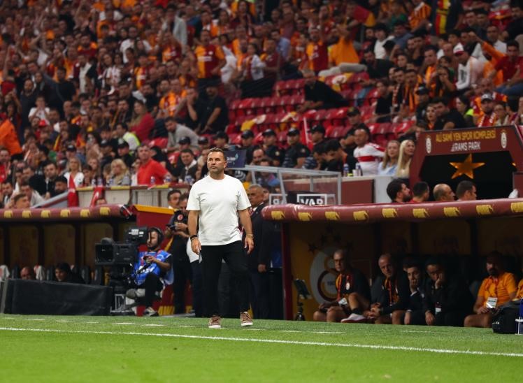 Galatasaray-Coach Okan Buruk platzt der Kragen: Deutliche Kritik an Transfer-Regel der TFF