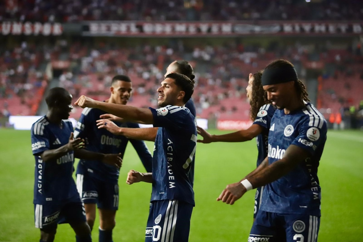 Fenerbahce triumphiert bei Samsunspor: Vedat Muriqi und Oguz Aydin glänzen beim Auswärtssieg