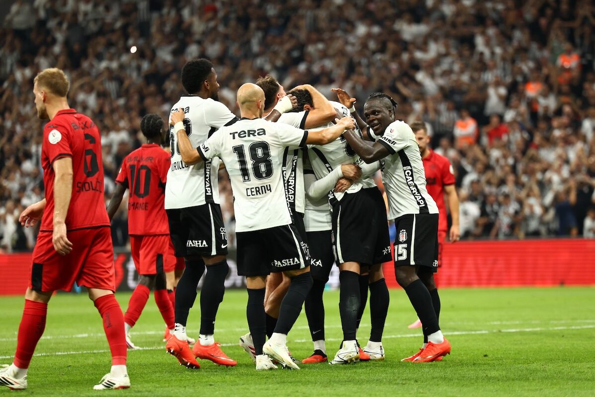 Besiktas feiert 6:2-Schützenfest gegen Corum FK: Vlahovic-Hattrick vor dem großen Istanbuler Derby!