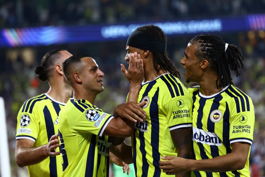 Achtzehn Jahre Warten beendet: Fenerbahce startet mit Remis gegen Rom in die Königsklasse