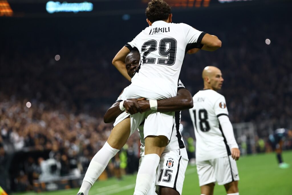 Internationale Presse schwärmt von Besiktas-Erfolg: Franzosen feiern Ilhan Fakili als neues Juwel Internationale Presse schwärmt von Besiktas-Erfolg: Franzosen feiern Ilhan Fakili als neues Juwel