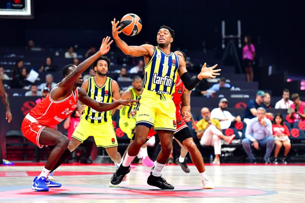 Fenerbahce Tarfin verpasst nach 90:92-Niederlage gegen Olympiakos Endspiel des Euroleague-Supercups knapp Fenerbahce Tarfin verpasst nach 90:92-Niederlage gegen Olympiakos Endspiel des Euroleague-Supercups knapp