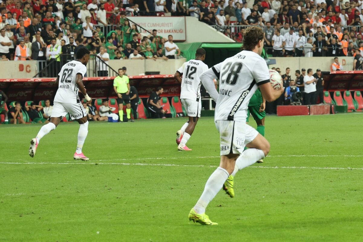 Aufsteiger Amed schockt Besiktas und erobert nach 3:2-Triumph die Tabellenführung in der Süper Lig