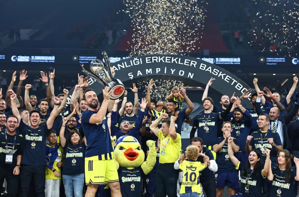 Fenerbahce Tarfin schlägt Besiktas GAIN und holt zum neunten Mal den Präsidentenpokal