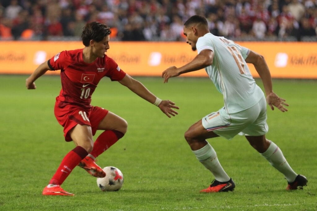 Nations-League-Drama in Kocaeli: Mbappe entscheidet Duell – Rote Karte gegen Ugurcan Cakir Nations-League-Drama in Kocaeli: Mbappe entscheidet Duell – Rote Karte gegen Ugurcan Cakir