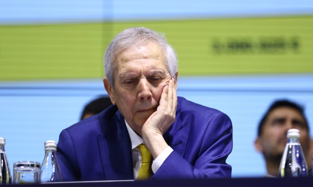 Finanz-Schock bei Fenerbahce: Vereinsführung legt gewaltigen 27,8-Milliarden-Schuldenberg offen! Finanz-Schock bei Fenerbahce: Vereinsführung legt gewaltigen 27,8-Milliarden-Schuldenberg offen!