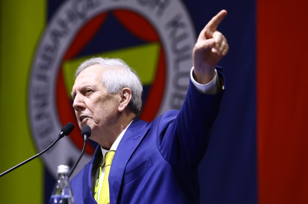 Finanz-Schlacht bei Fenerbahce: Aziz Yildirim rechnet gnadenlos mit der Vorgänger-Führung ab!