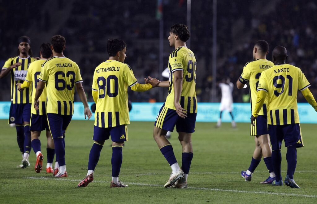 Erfolgreicher Test in Baku: Fenerbahce schlägt Turan Tovuz trotz Unterzahl mit 2:0