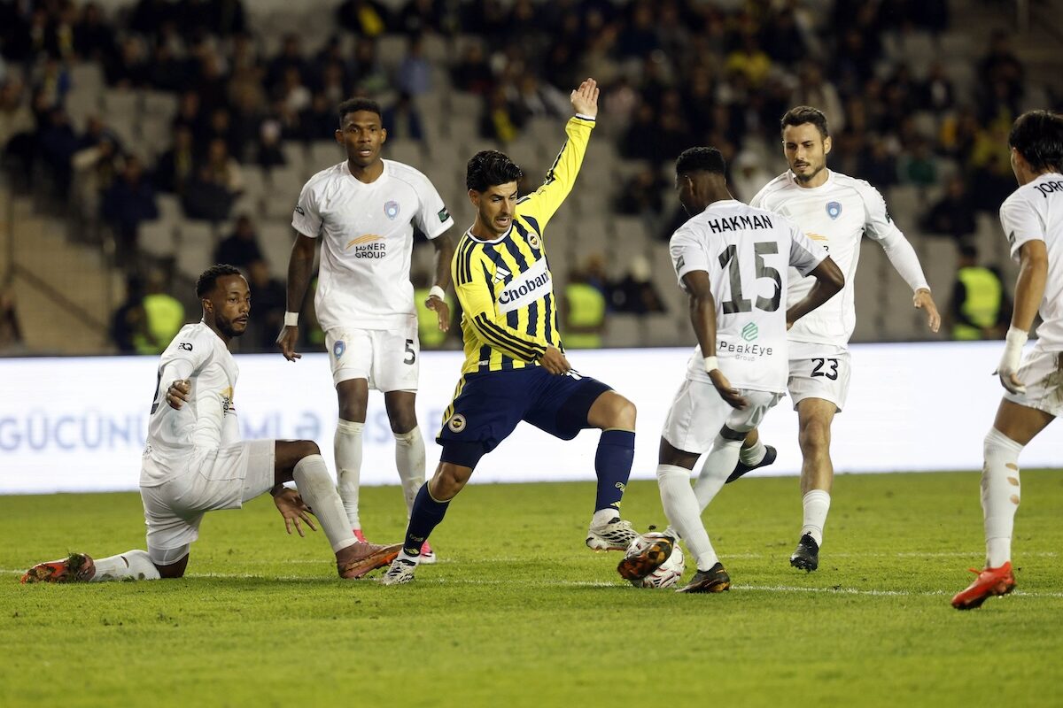 Erfolgreicher Test in Baku: Fenerbahce schlägt Turan Tovuz trotz Unterzahl mit 2:0