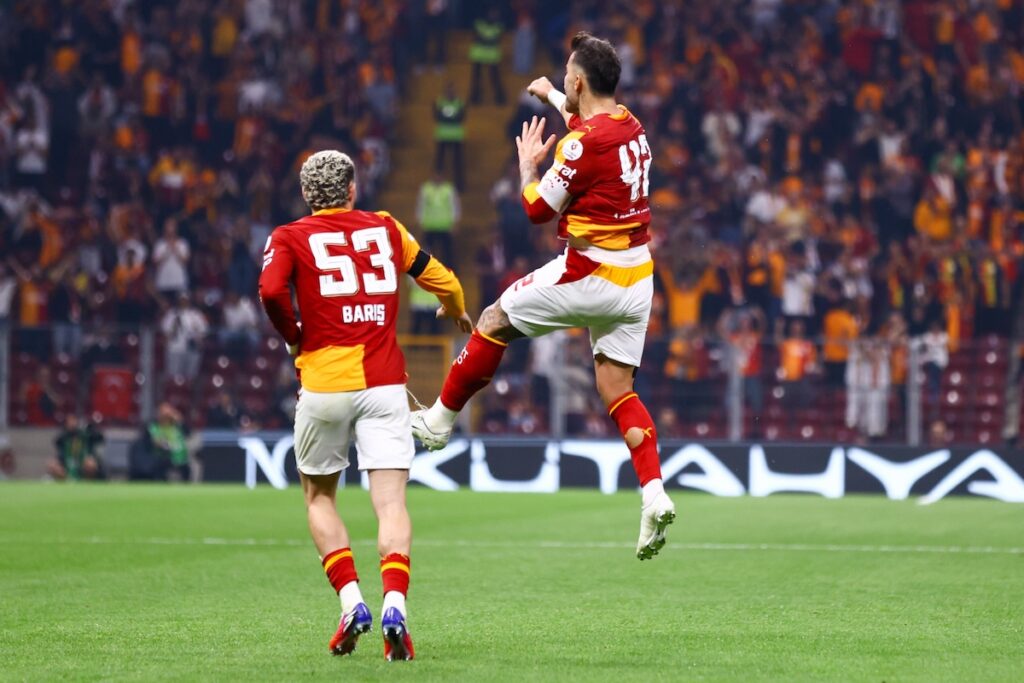 Sieg in Unterzahl: Galatasaray ringt Kasimpasa mit 3:1 nieder und sichert sich die Tabellenführung