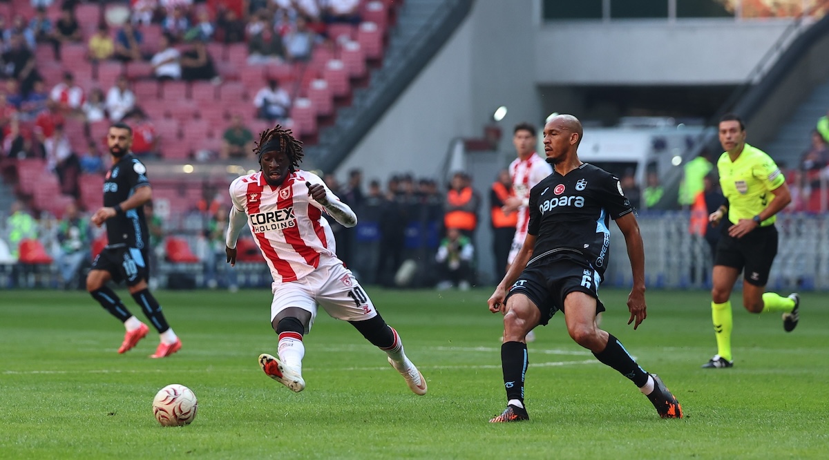 Trabzonspor überrollt im Schwarzmeer-Derby trotz Unterzahl Samsunspor nach Wirbelwind-Halbzeit