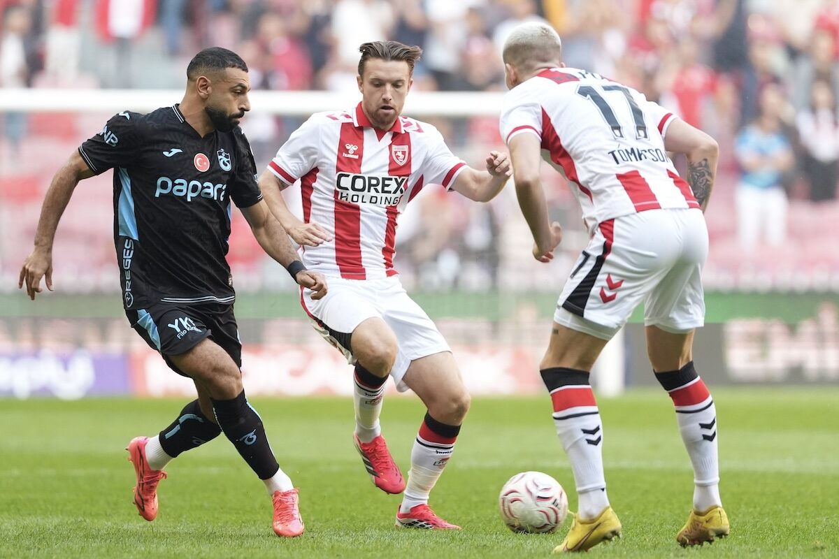 Trabzonspor überrollt im Schwarzmeer-Derby trotz Unterzahl Samsunspor nach Wirbelwind-Halbzeit