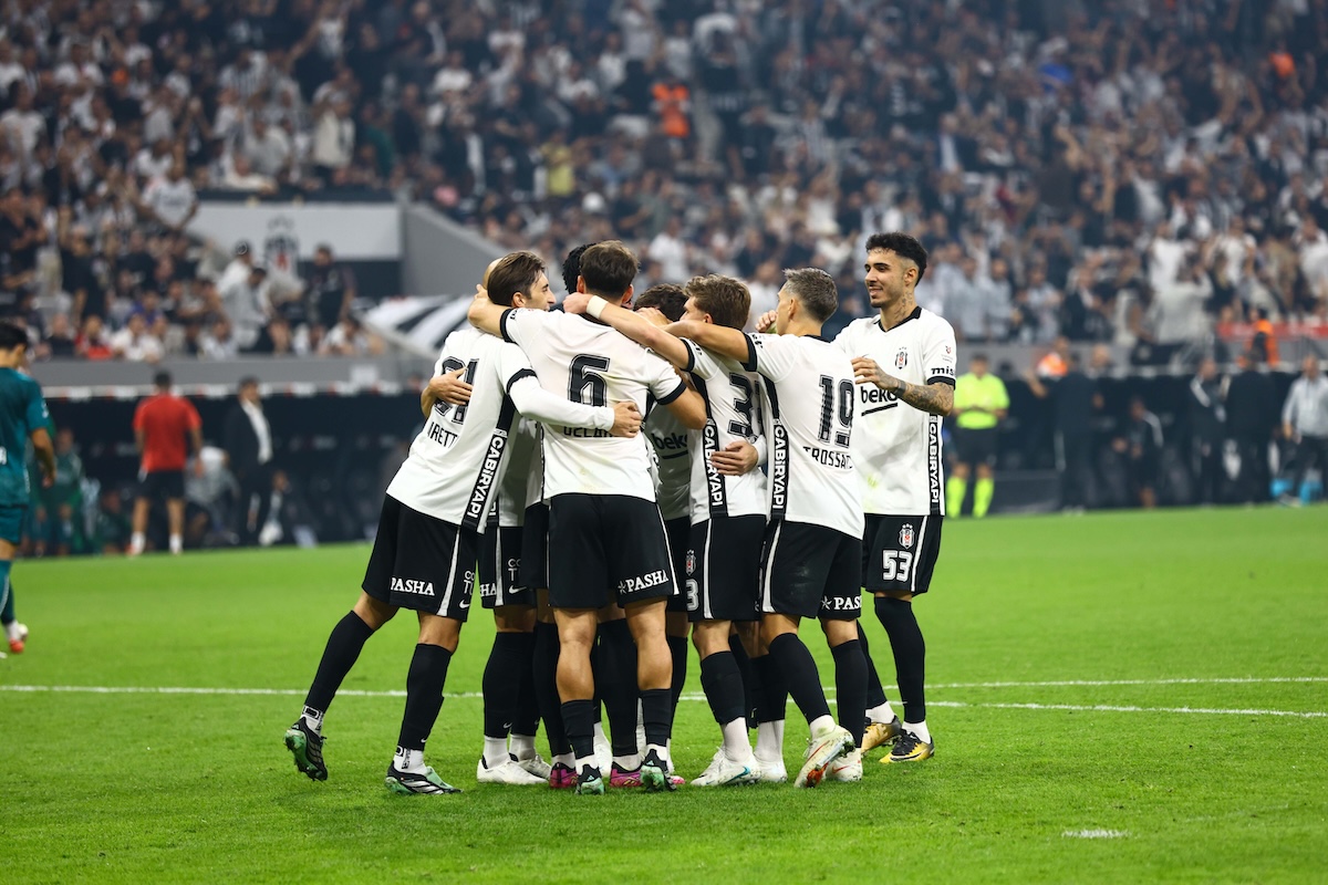 Besiktas kämpft Kocaelispor mit 2:1 nieder und erobert den zweiten Tabellenplatz