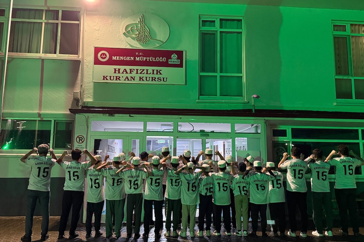 Herzerwärmende Aktion in der Heimat: Real-Madrid-Star Arda Güler überrascht Schüler