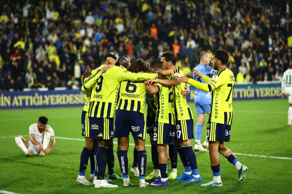 Souveräner Auftritt in Kadiköy: Fenerbahce schlägt Alanyaspor klar mit 3:0 Souveräner Auftritt in Kadiköy: Fenerbahce schlägt Alanyaspor klar mit 3:0