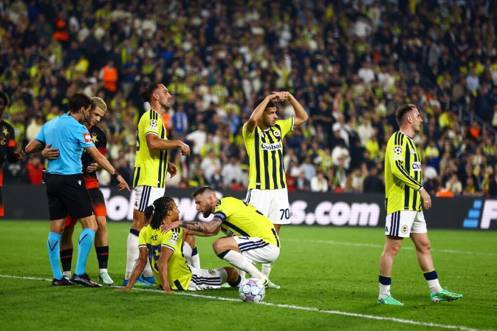 Furioser Start, fatales Ende: Fenerbahce schenkt 2:0-Führung her und spielt nur Remis gegen Slavia Prag