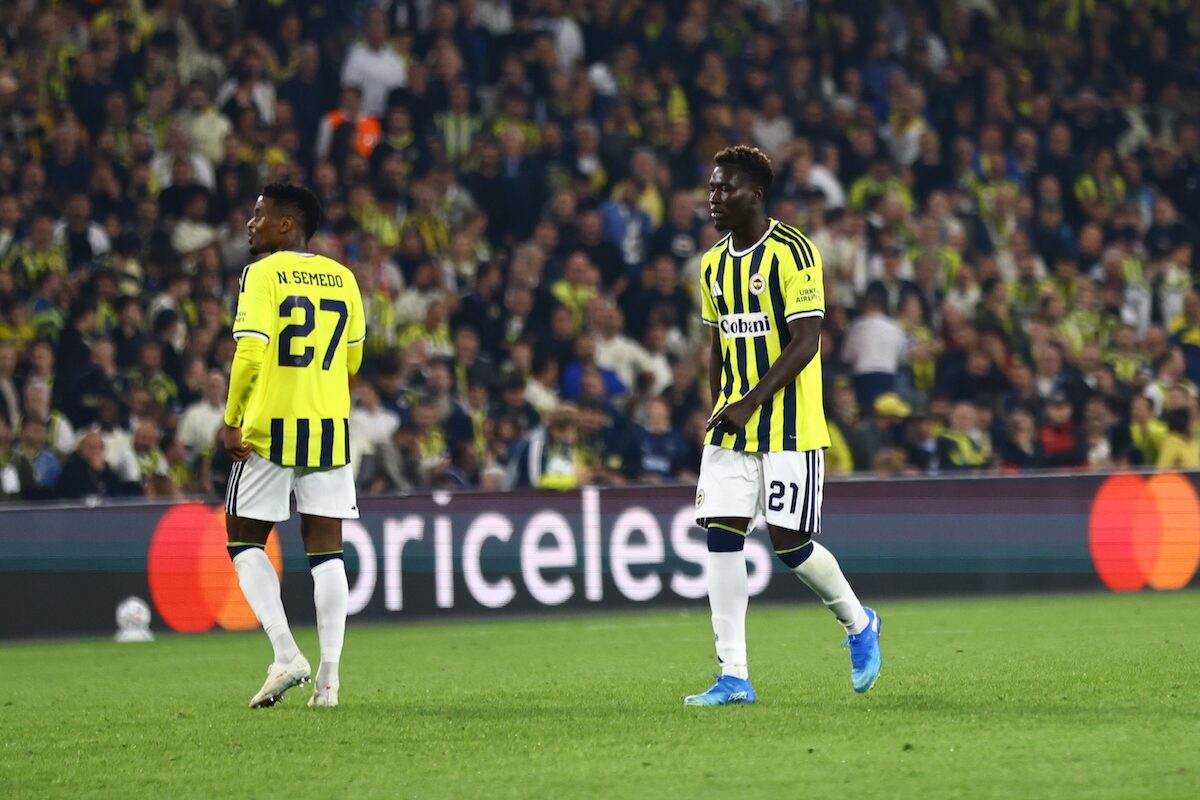 Furioser Start, fatales Ende: Fenerbahce schenkt 2:0-Führung her und spielt nur Remis gegen Slavia Prag