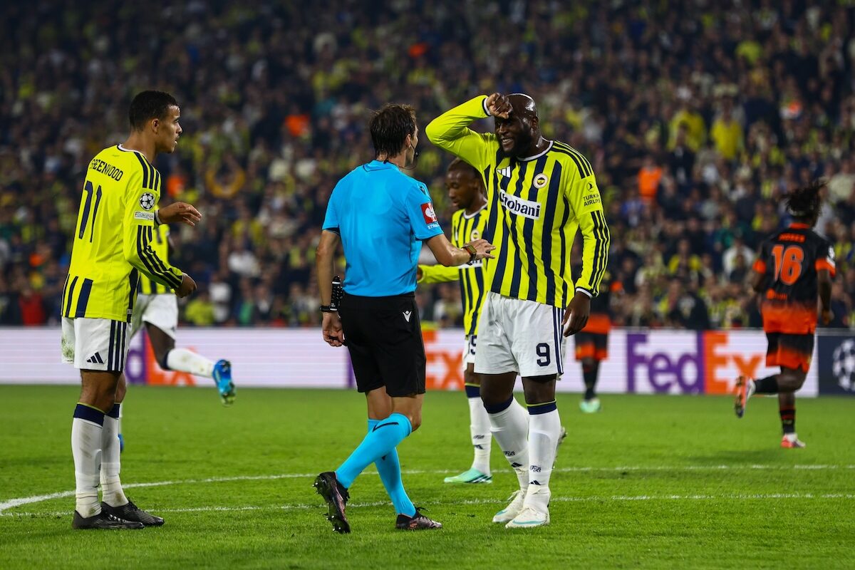 Furioser Start, fatales Ende: Fenerbahce schenkt 2:0-Führung her und spielt nur Remis gegen Slavia Prag