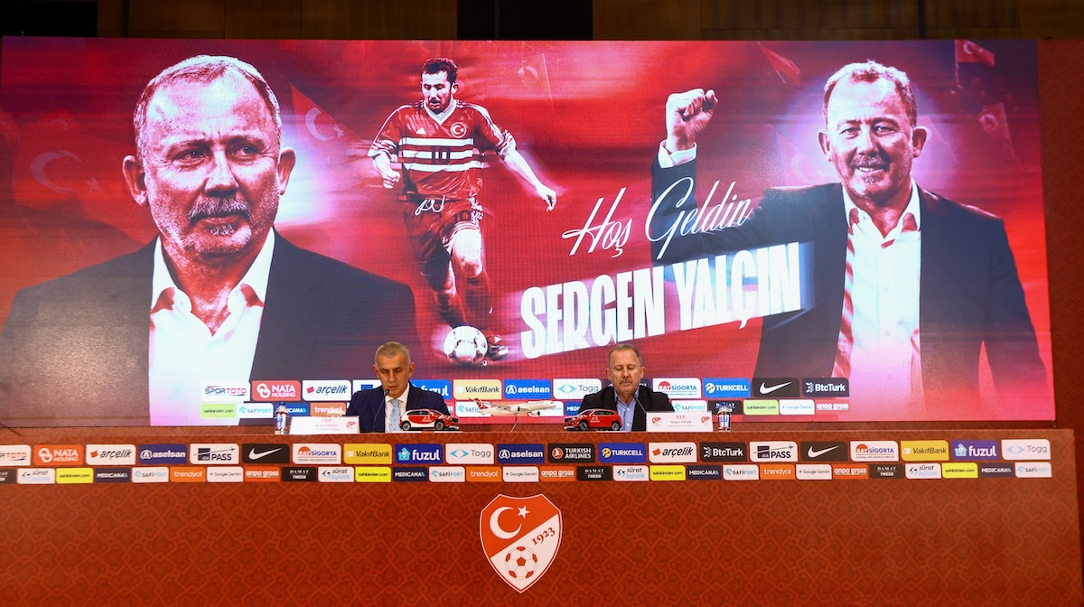 Offizieller Festakt in Riva: Sergen Yalcin unterschreibt und wird neuer türkischer Nationaltrainer