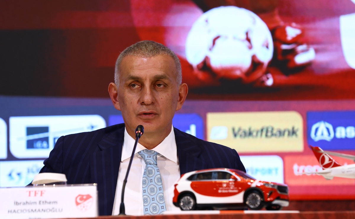 Offizieller Festakt in Riva: Sergen Yalcin unterschreibt und wird neuer türkischer Nationaltrainer