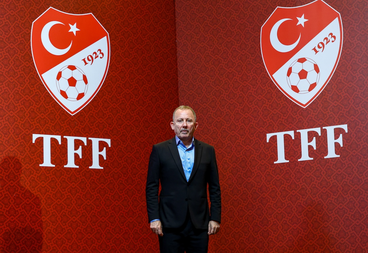 Offizieller Festakt in Riva: Sergen Yalcin unterschreibt und wird neuer türkischer Nationaltrainer