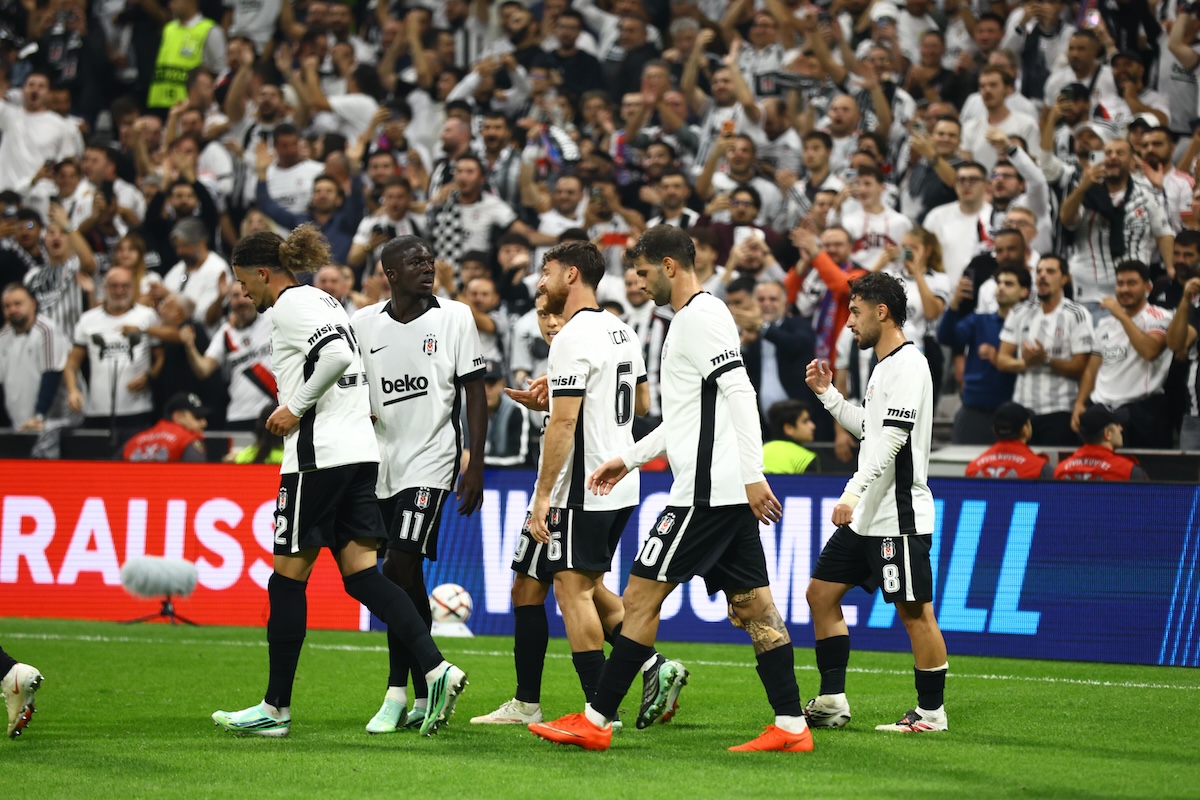 Dramatischer Schlagabtausch in Dolmabahce: Junior Olaitan rettet Besiktas‘ B-Elf einen Punkt gegen Crystal Palace