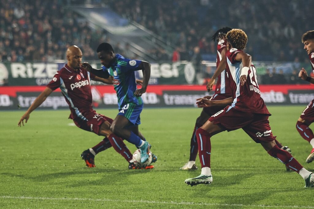 Trabzonspor dreht 0:2-Pausenrückstand und gewinnt Schwarzmeer-Derby gegen Rizespor mit 4:3