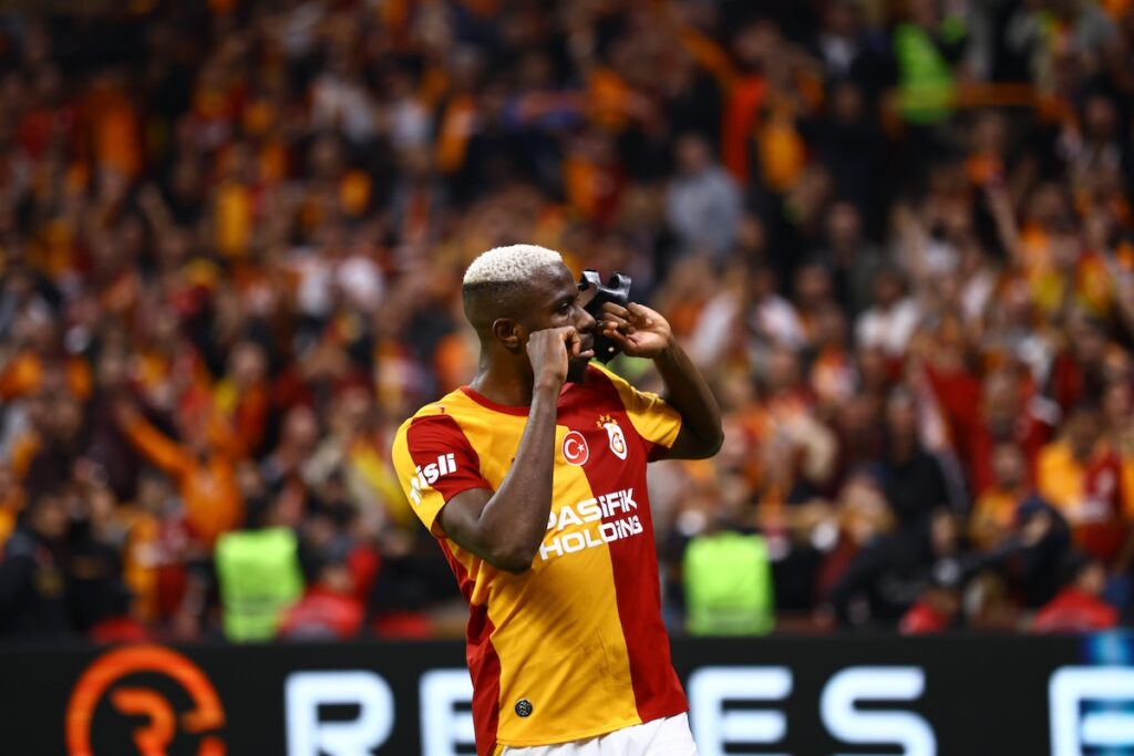Osimhen-Doppelpack entscheidet das große Istanbul-Derby: Galatasaray schlägt Fenerbahce mit 2:1 und baut Rekordserie aus Osimhen-Doppelpack entscheidet das große Istanbul-Derby: Galatasaray schlägt Fenerbahce mit 2:1 und baut Rekordserie aus