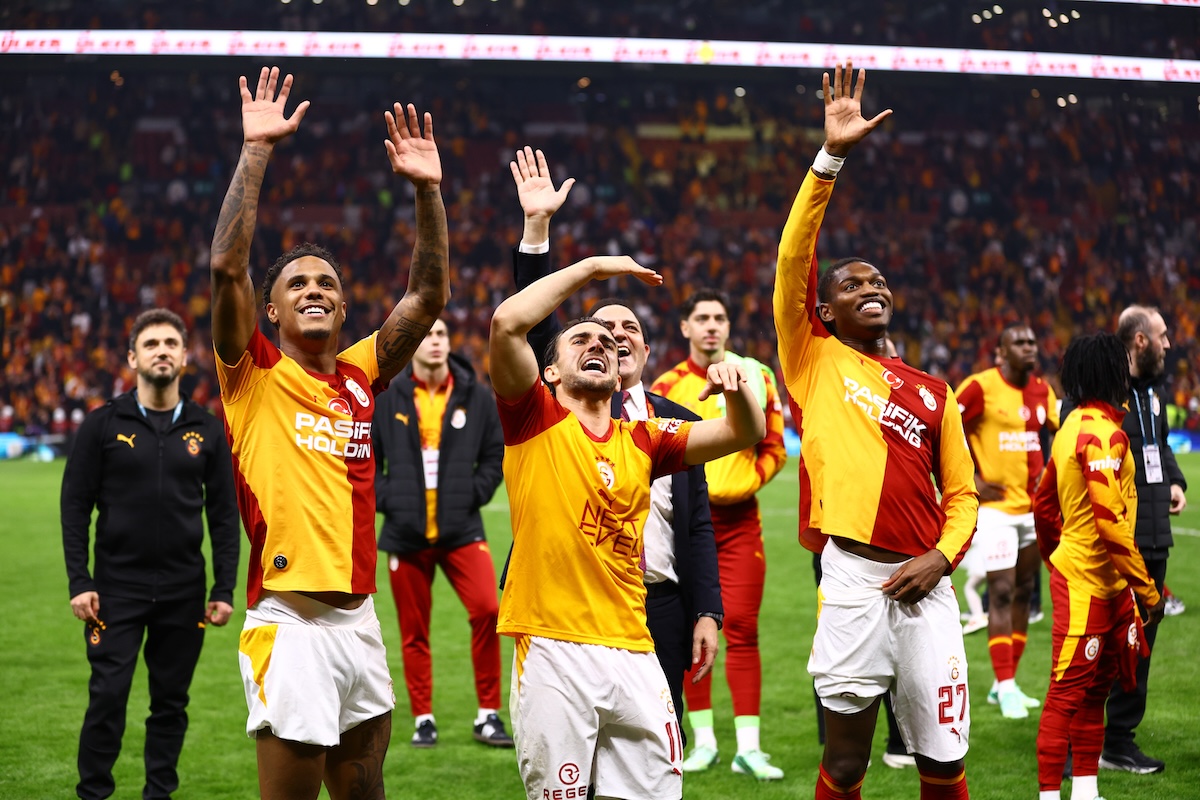 Tumulte nach Abpfiff: Istanbul-Derby zwischen Galatasaray und Fenerbahce endet in Handgemenge