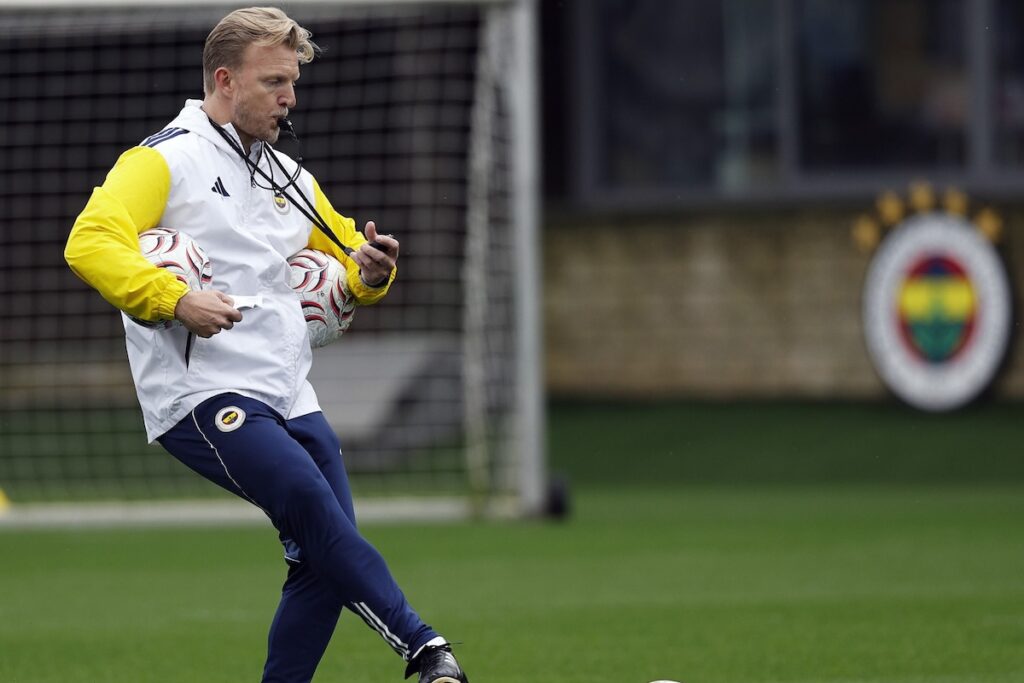 Nach Kartal-Trennung: Fenerbahce prüft sieben Trainerkandidaten um Dirk Kuyt